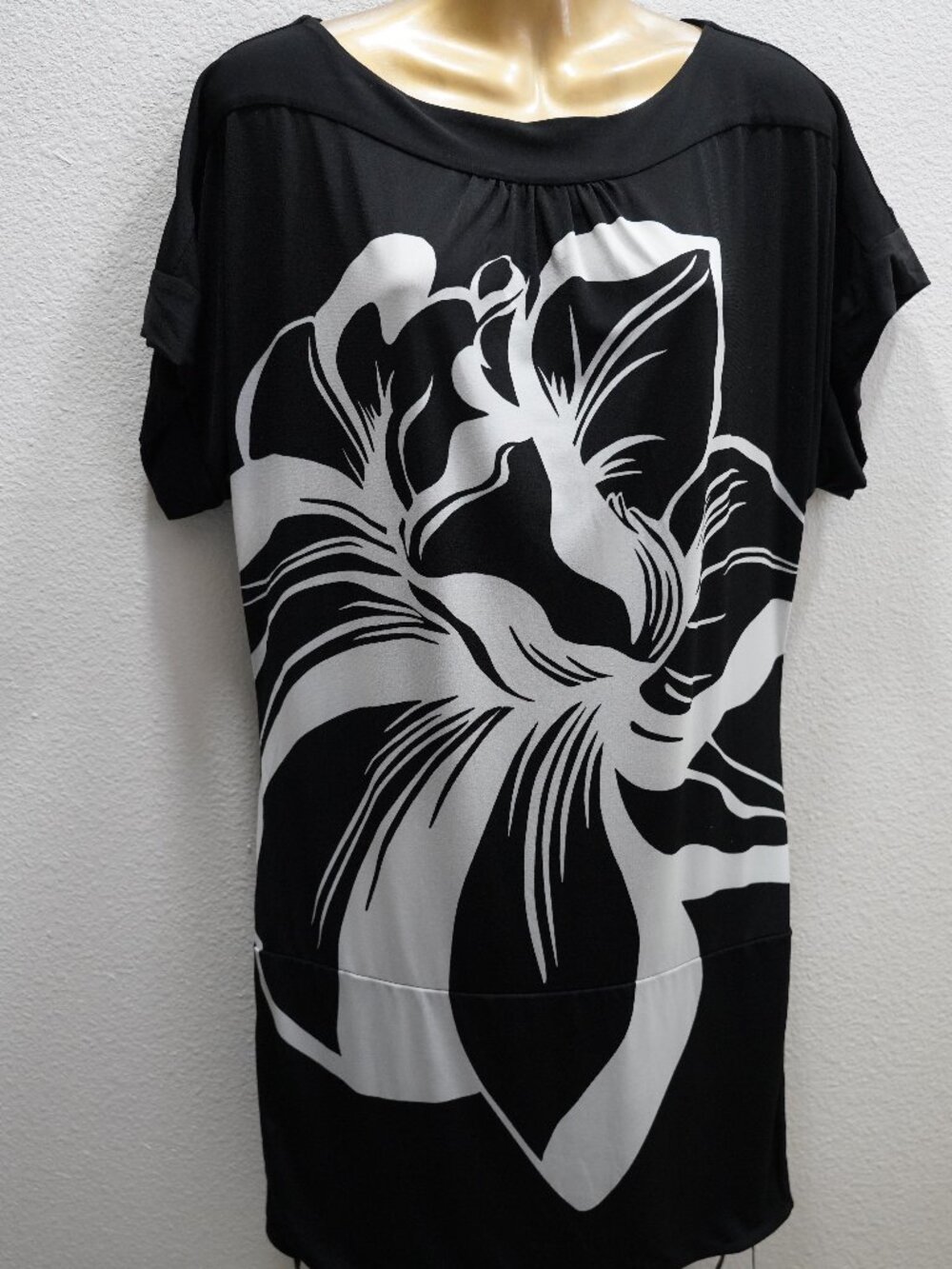 White House Black Market Big Flower Dress size XS